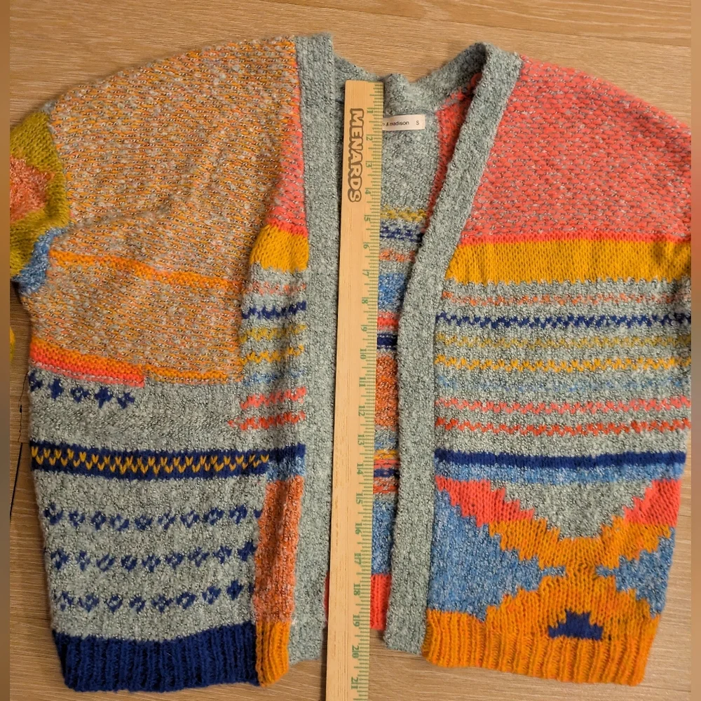 Colorful Geometric Patterned Sweater - Picture 8 of 15